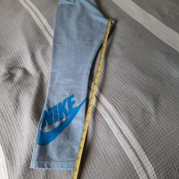 NIKE Sportswear Leg-A-See Graphic Logo Crop Leggings Style# 652478-006 - Size S - Picture 15 of 16